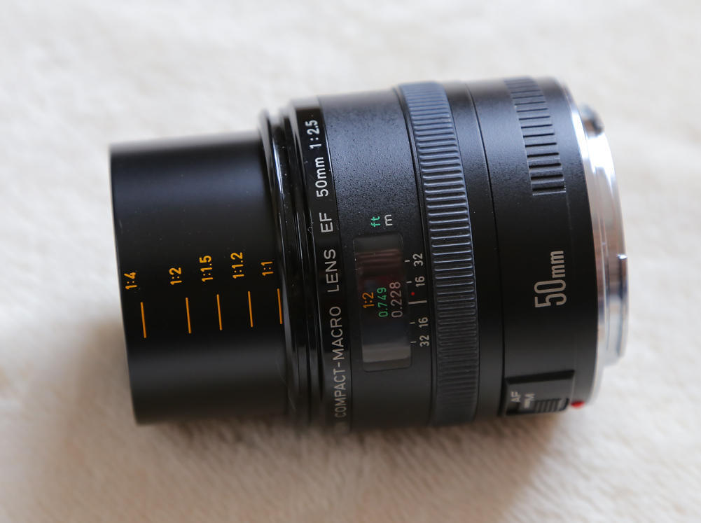 Canon EF 50mm f2.5 compact macro