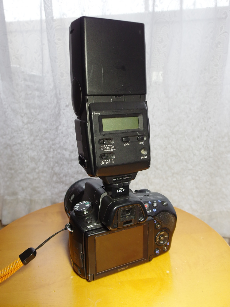 古いストロボ SUNPAK Power Zoom 4000AF（SONY／KonicaMinolta α互換品