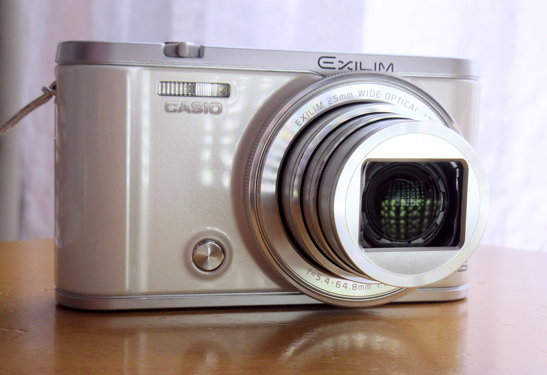 CASIOが発売した最後のデジタルカメラの一つ、EXLIM EX-ZR3200